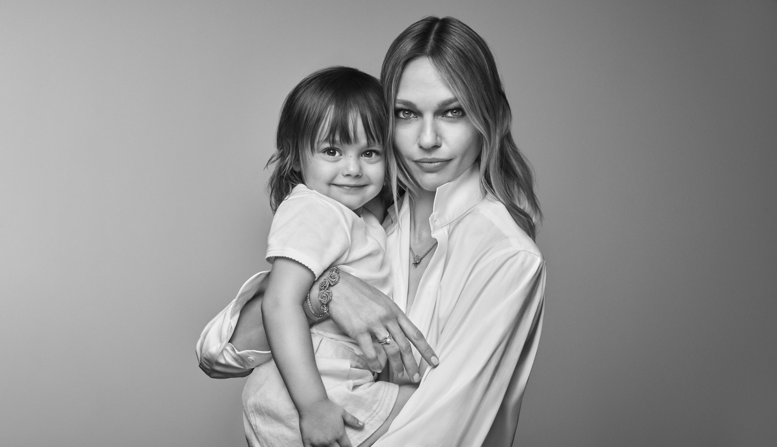 Q224_Pre_MothersDay_SashaDaugther_01